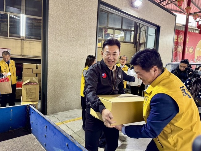 江啟臣攜手會計師公會送暖　千包白米助弱勢過冬 | 華視新聞