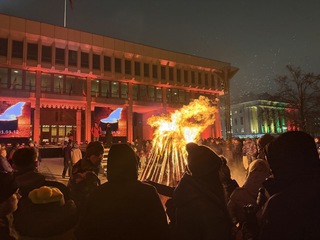 立陶宛自由捍衛者日追思殉難者　維爾紐斯點燃篝火