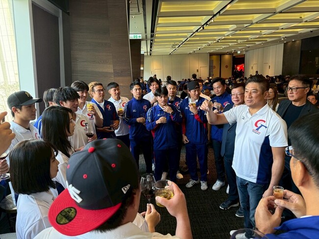 棒球代表隊感恩餐會　辜仲諒當最強後盾喊話世界第1 | 華視新聞