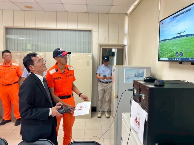 海巡正副署長考取無人機證照　盼帶動全署考照熱潮 | 華視新聞