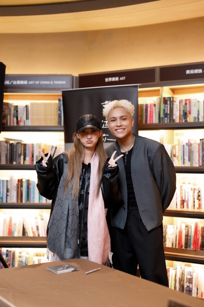 大馬歌手菲道爾來台會歌迷　陳華喬裝現身送驚喜 | 華視新聞