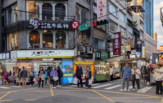 愛四路夜市部分攤商占行穿線引爭議　基市將會勘