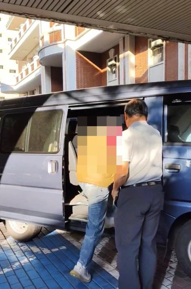 台南某塑膠製造公司欠稅430萬元　負責人遭管收 | 華視新聞