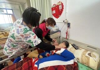 南投獲贈450劑高劑量流感疫苗　守護長照機構長輩