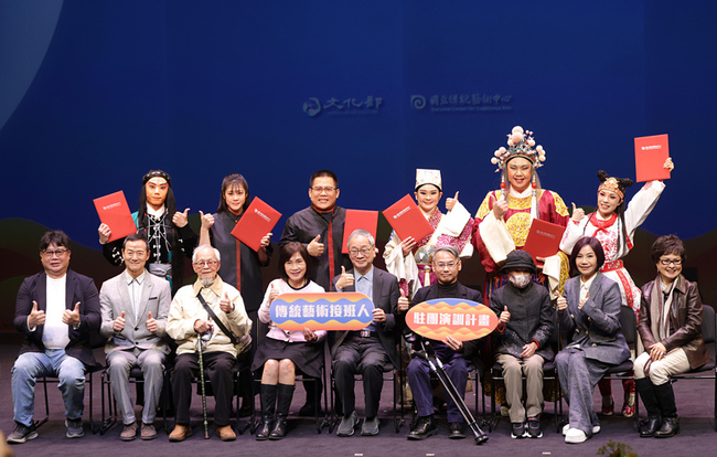 傳藝接班人謝師典禮  藝師們贈厚底鼓袋勉勵前行 | 華視新聞