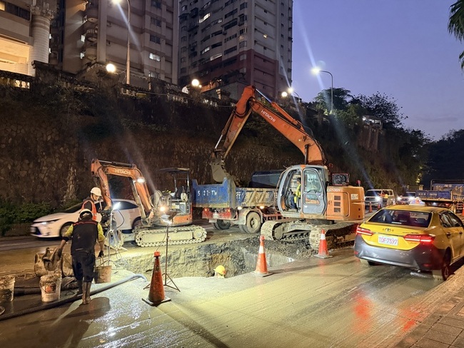 基隆麥金路管線漏水搶修 4.6萬戶用水受影響 | 華視新聞