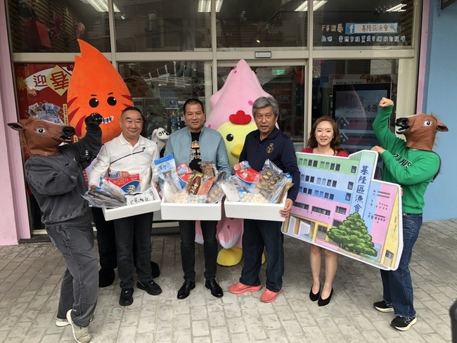 基隆區漁會變身糖果屋打卡送罐頭  推年節海鮮禮盒 | 華視新聞