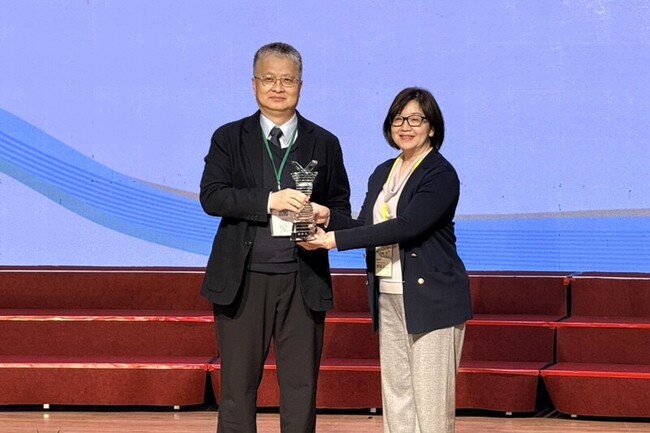 社會教育貢獻獎　林俊全、賴秀峰獲終身獎表揚 | 華視新聞