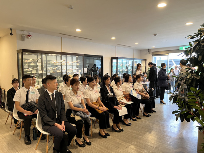 台灣虎航招募60名空服員  2400人報名競爭激烈 | 華視新聞