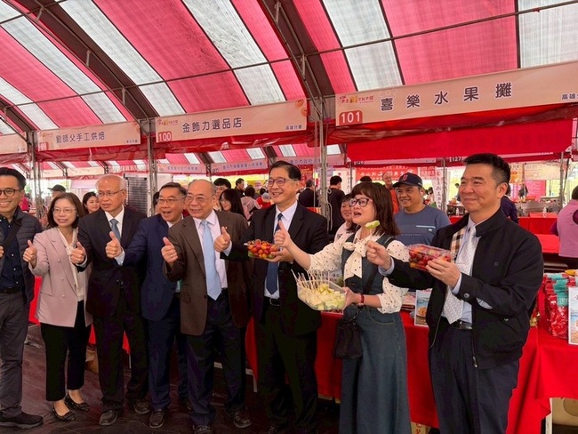鄭銘謙出席更生年貨大街  百攤齊聚展現更保成果 | 華視新聞