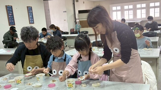 澎湖漁會包魚水餃做公益　助弱勢學子赴台面試 | 華視新聞