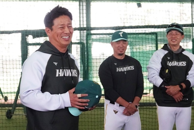 加入雄鷹春訓　平石洋介：我跟洪總一樣溫柔 | 華視新聞