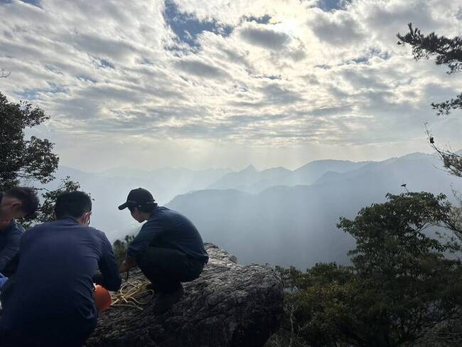台中波津加山步道登山客倒地死亡  空勤吊掛下山 | 華視新聞