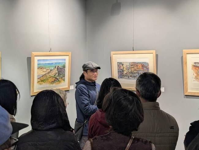 畫家鄭開翔走繪金門　水彩記錄洋樓、軍事遺跡 | 華視新聞