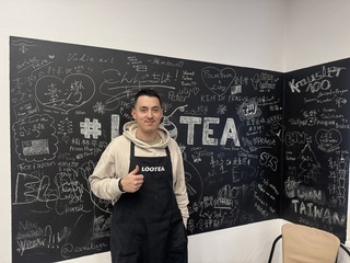 捷克手搖飲店挺台遭中國負評  台港民眾上門祝福聲援