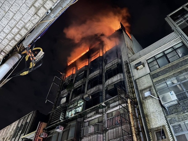 桃園大樓5至8樓全面燃燒　警方逮捕縱火犯嫌 | 華視新聞