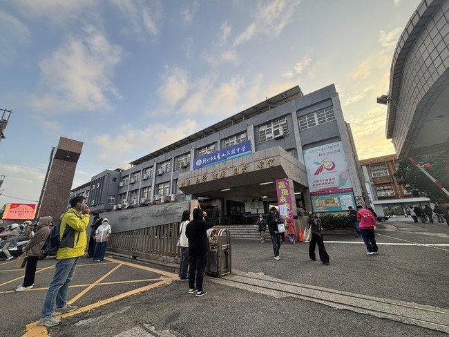 學測國寫　考生：考題轉換視角  易從生活經驗發揮 | 華視新聞