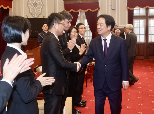 總統感謝鄭麗君帶領談判團隊　為台爭取最佳競爭位置 | 華視新聞