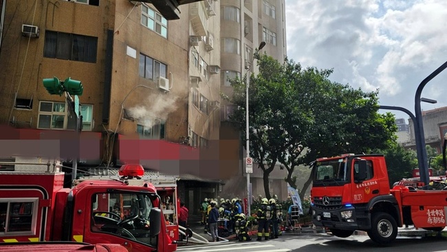 北市華廈餐飲店火勢撲滅　韓國遊客等4人嗆傷送醫 | 華視新聞