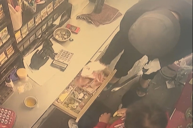 台南蒙面人持刀搶檳榔攤　得手萬餘元逃逸遭逮 | 華視新聞