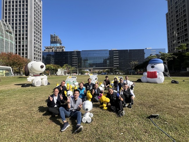 中市府攜手花生漫畫  打造史努比造型人行號誌燈 | 華視新聞