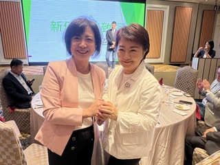 中市議會民進黨團幹部交接　盧秀燕、何欣純同框