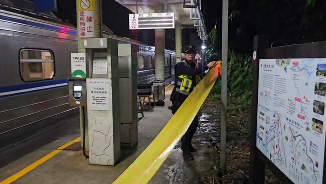 男子台鐵暖暖站月台疑撿拾物品　遭列車撞擊死亡 | 華視新聞