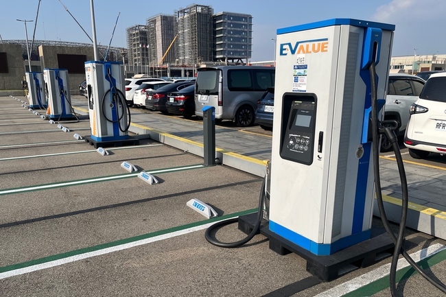 桃機二航廈增設電動車充電樁　2月2日啟用收費 | 華視新聞