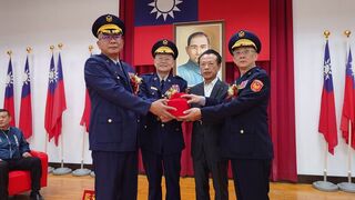 古瑞麟就任嘉義縣警察局長 翁章梁首重台灣燈會治安