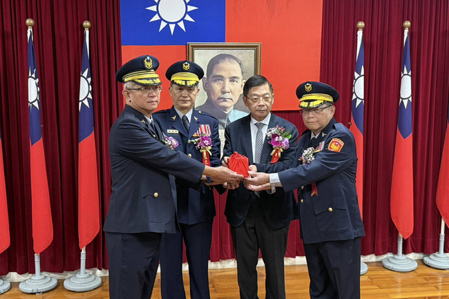 南警6分局長及2大隊長上任　市府勉加強治安交通 | 華視新聞