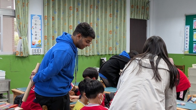深坑國小與國際志工同樂　盼長期合作增雙語資源 | 華視新聞