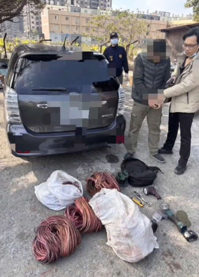 涉闖台鐵台中廢棄車輛暫存區竊電纜銅管　3人收押 | 華視新聞