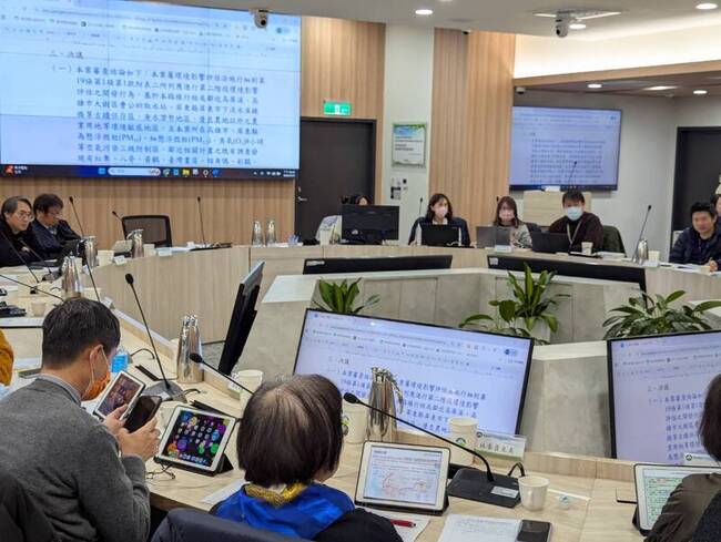 高鐵延伸屏東路線重疊台鐵　環委籲說明路網競合 | 華視新聞