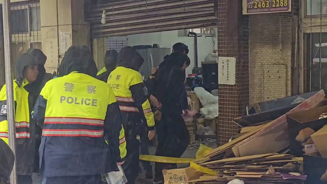 男疑感情糾紛闖殯葬所砍傷人　遭基隆警逮捕法辦 | 華視新聞