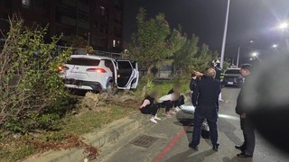 疑債務糾紛飛車追逐　高市警查獲5人起出瓦斯槍刀毒