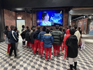 曾豪駒自掏腰包　請新竹5校少棒球員看冠軍之路