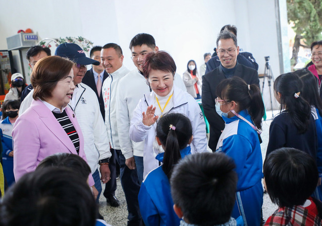 台中推尚泳計畫　大甲國小新建溫水泳池禮堂 | 華視新聞