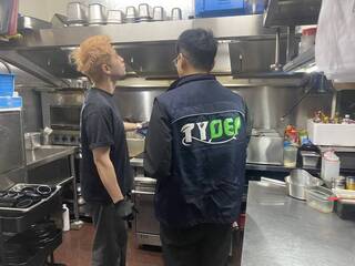 桃園餐飲油煙新制116年上路　效能定期保養納規範