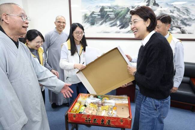 南投獲捐120萬救助金、320箱食物　送暖獨居長輩 | 華視新聞