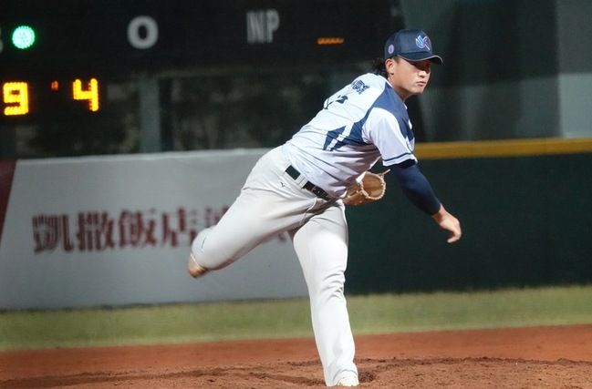 范振宸不想放棄每次機會　大專棒球聯賽4強中繼勝 | 華視新聞