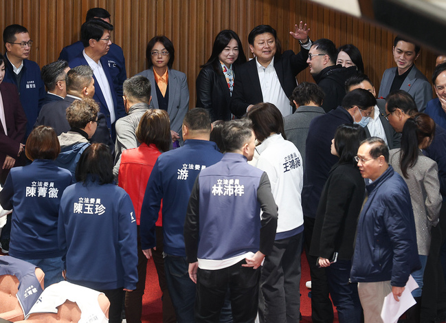 國民黨團提案與卓榮泰電視辯論　立院逕付二讀交協商 | 華視新聞