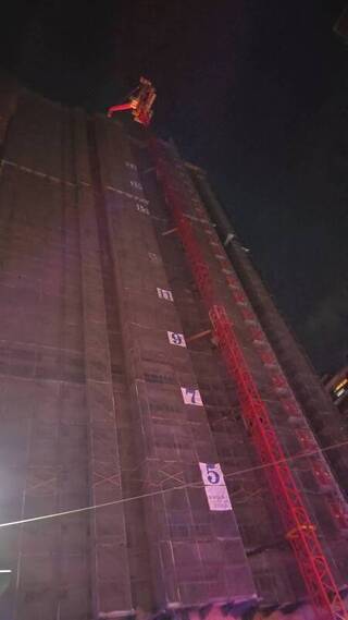 高雄高樓火警　消防員爬26樓拉水線滅火幸未釀傷亡