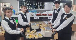 馬公高中觀光科成果發表　學生以飛機餐分享「旅程」
