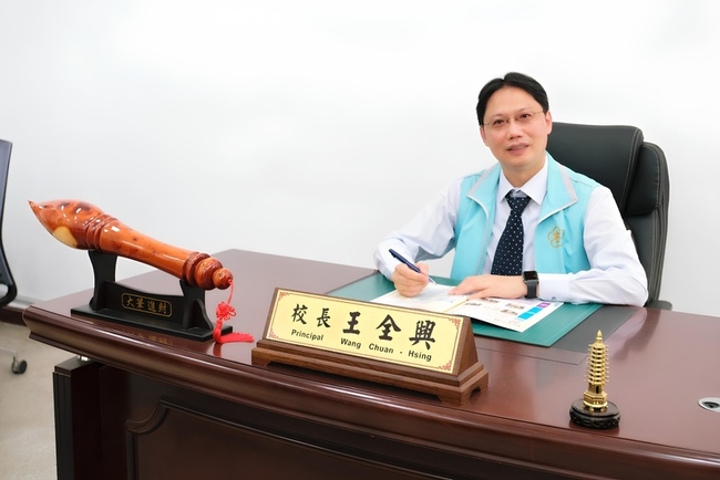 王全興推遊戲式教學　獲選教育家人物典範 | 華視新聞