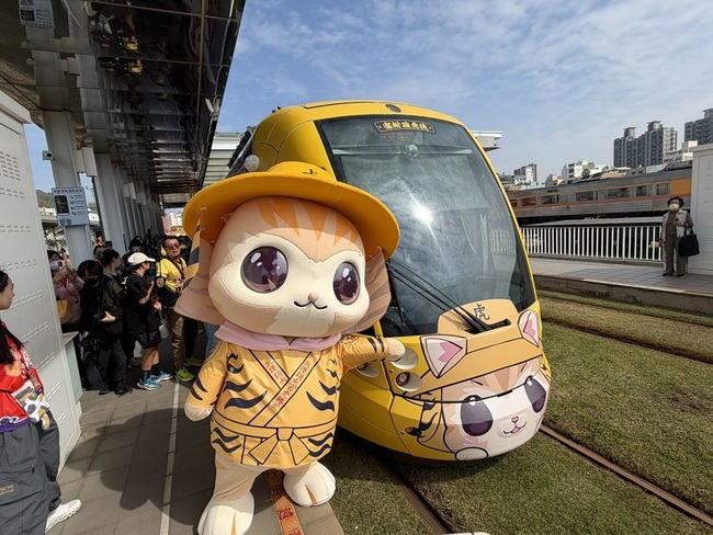 高捷蜜柑站長遇上虎爺　聯名彩繪列車登場 | 華視新聞