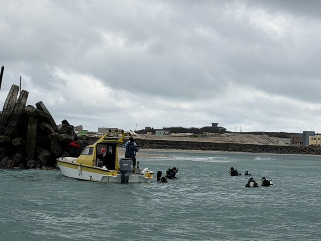 岸巡尋獲澎湖船筏落海船主　確認罹難 | 華視新聞