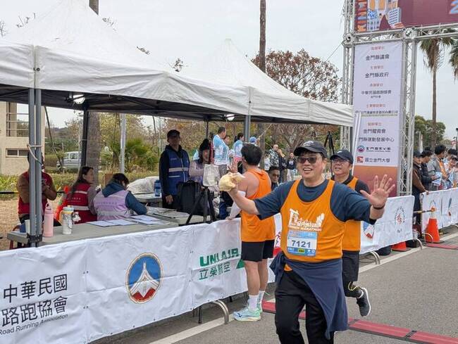 金門馬逾千中國跑者參賽 邱垂正：跑出兩岸和平繁榮 | 華視新聞