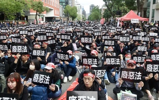 逾千教師上街籲廢校事會議　教育部：觀察半年運作