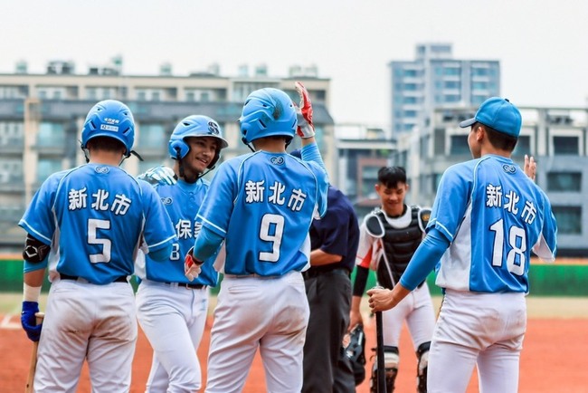 高中木棒聯賽穀保連3打席開轟　總教練也意外 | 華視新聞