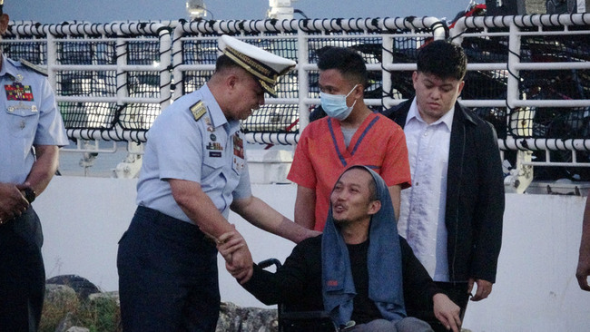 獲中國海警救起菲籍船員返國　南海對立氣氛未緩 | 華視新聞